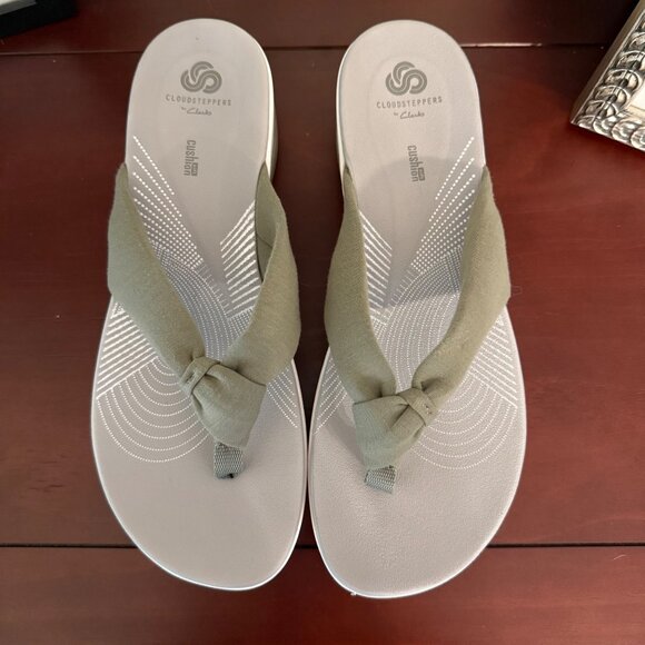 Clarks Cloudsteppers Knotted Strap Olive Green Flip-Flops Sz 11 NWOB - Picture 2 of 9